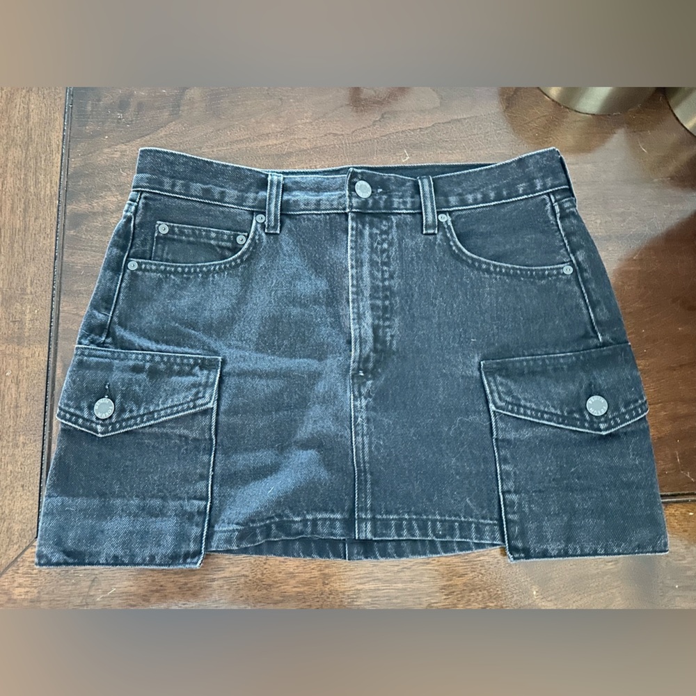 Aritzia Denim Forum 90’s Cargo Black Denim Mid Rise Mini Skirt